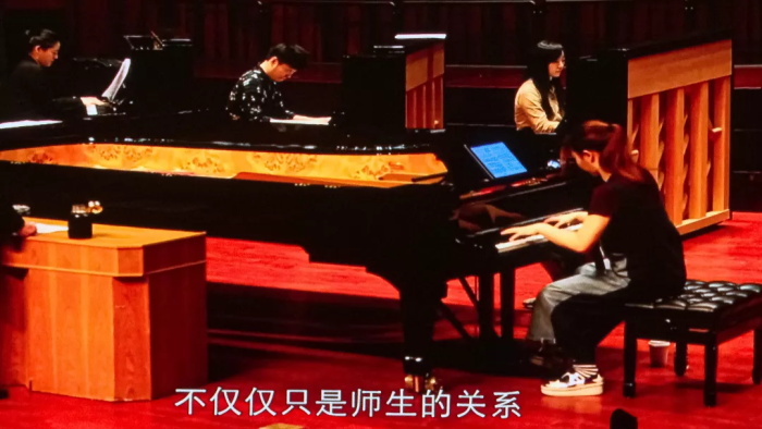 首页 摄影资讯 学会动态 他的学生李云迪,陈萨,左章